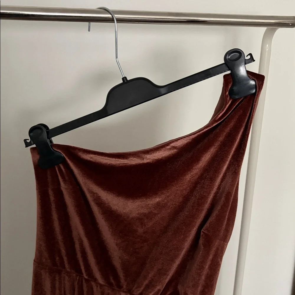 Baltic Born Elegant One-Shoulder Brown Velvet Dress - Picture 4 of 7